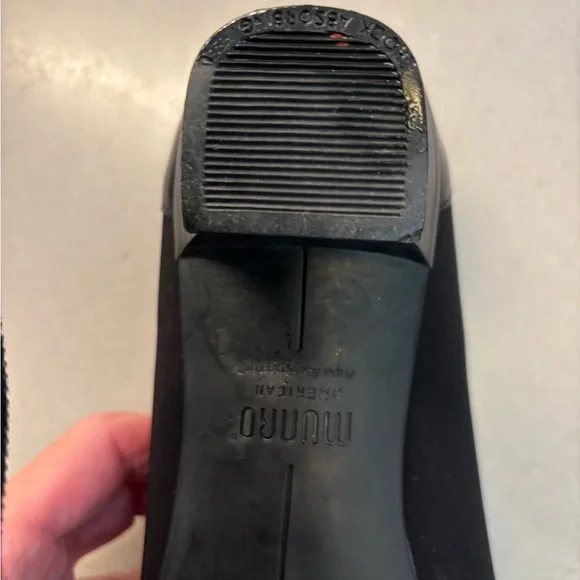 MUNRO American Low Heel Pumps in Black with Criss Cross Elastic Slip On Size 10 - Picture 8 of 14